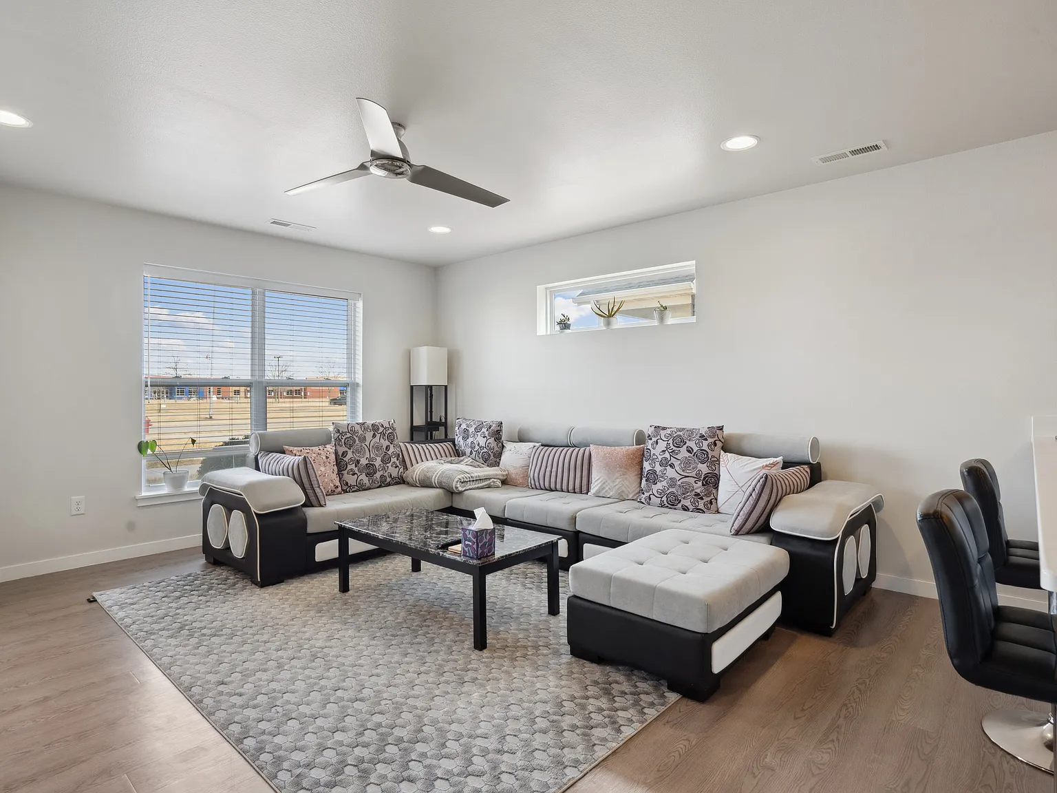 2217 Saint Andrews Dr NL (Furnished Rental) — Photo 3