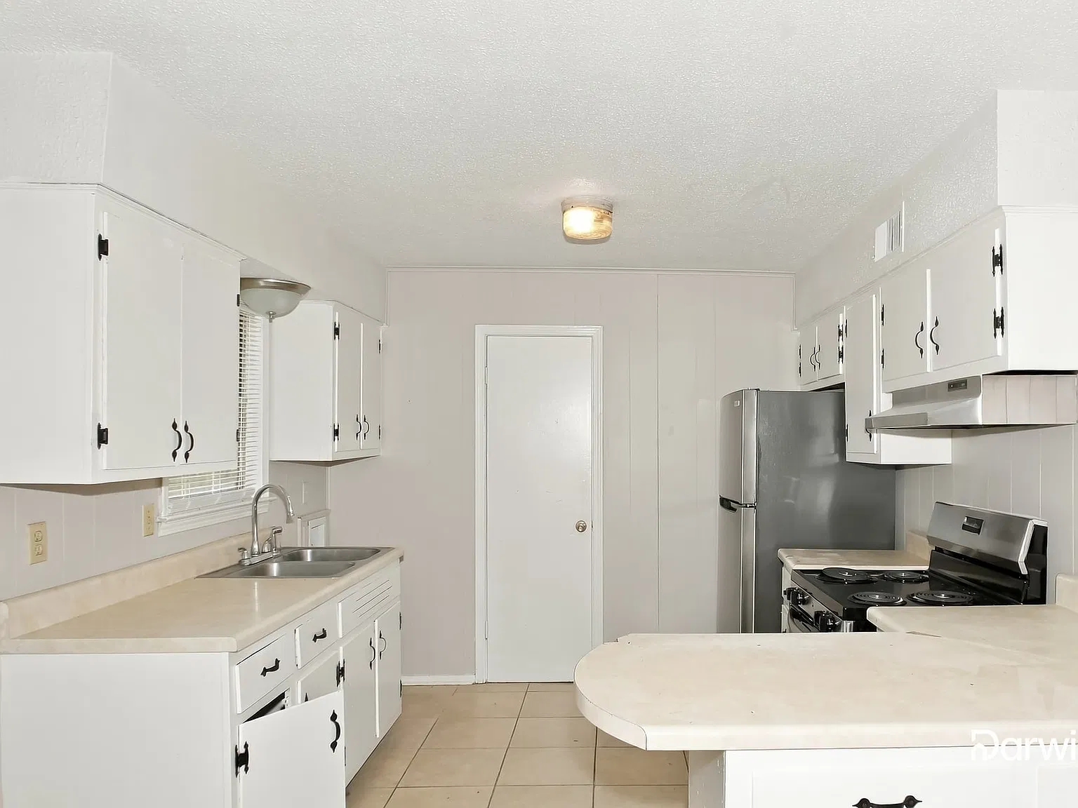 3 bed, 1.0 bath, 1038 sqft, $1,435 — Photo 2