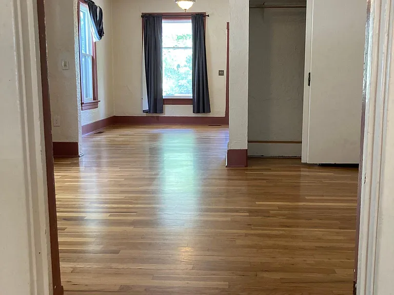 120 N Chestnut St — Photo 6