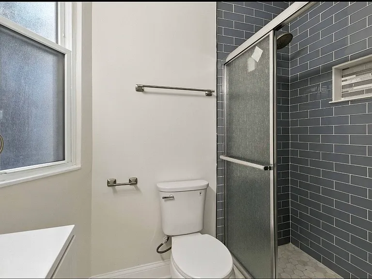 909 W Addison St #2 — Photo 8