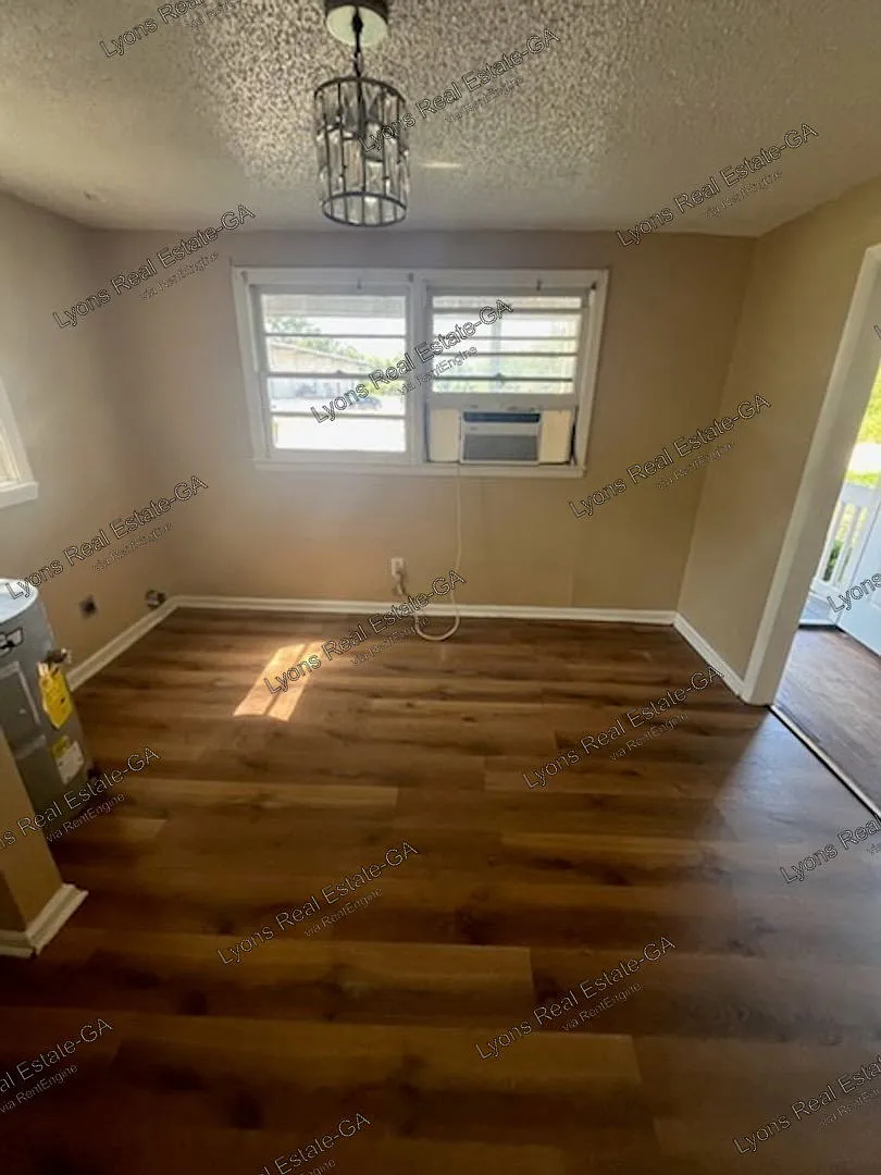 2 bed, 1.0 bath, $850 — Photo 3