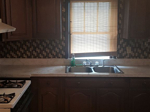 4th image of 159 Shirley Ave