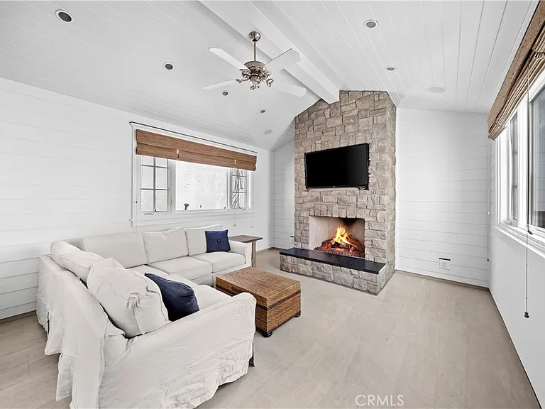 515 1/2 Narcissus Ave — Photo 20