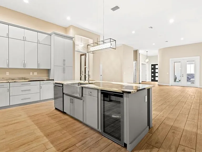 415 4th Ave SW — Photo 8