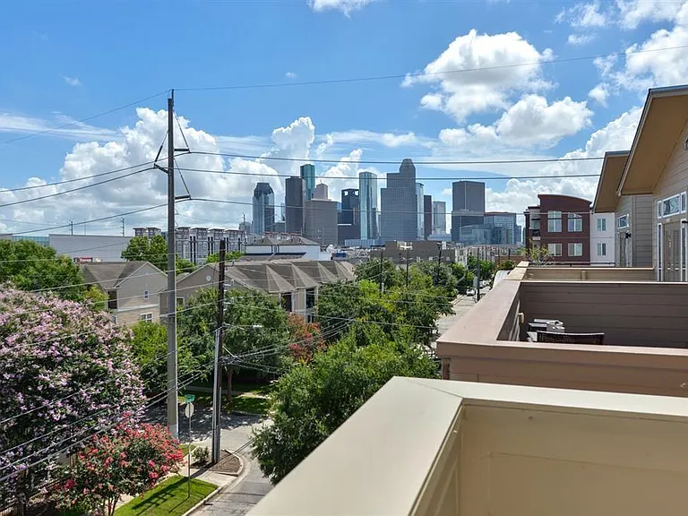 1807 W Webster St — Photo 31