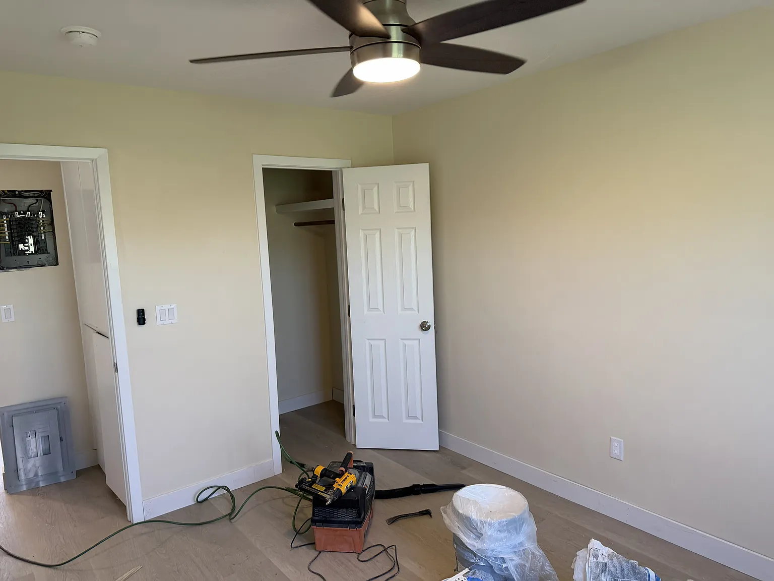 2 bed, 900 sqft, $2,995 — Photo 2