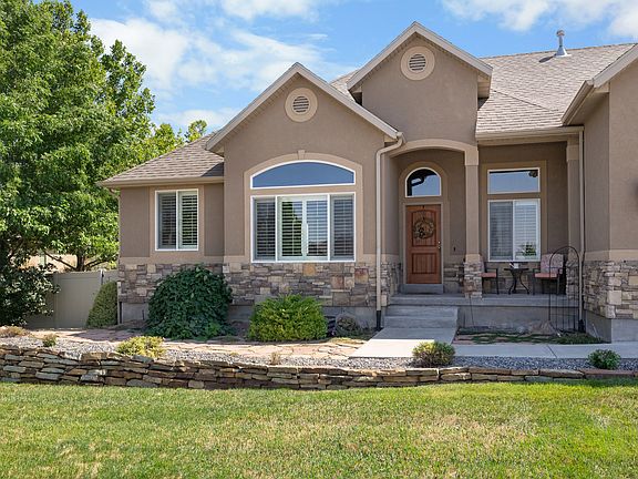 5th image of 304 E Box Elder Dr
