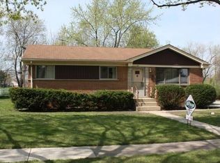 6 Audrey Ln, Mount Prospect, IL 60056