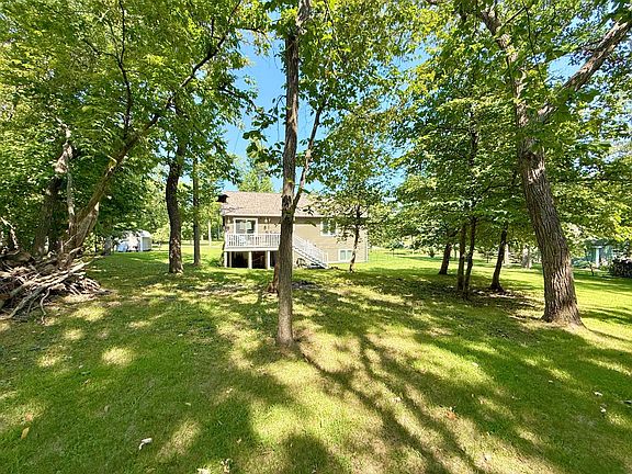 4th image of 863 Whitetail Ln