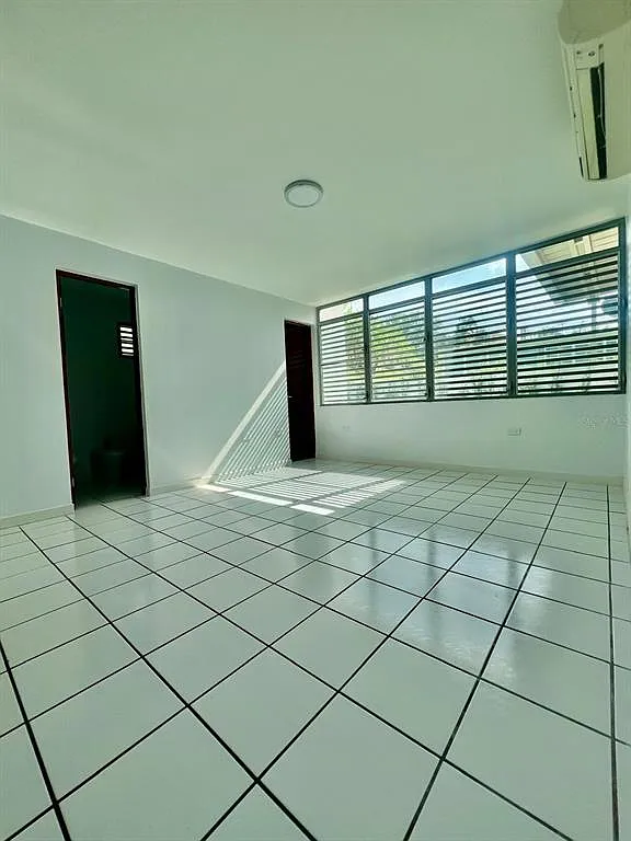 4 bed, 2.5 bath, 2558 sqft, $2,800 — Photo 4