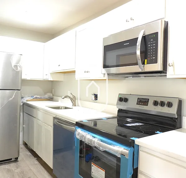 672 Massachusetts Ave — Photo 7