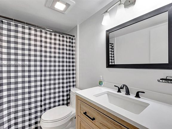 5th image of 126 S Cypress Rd APT 729