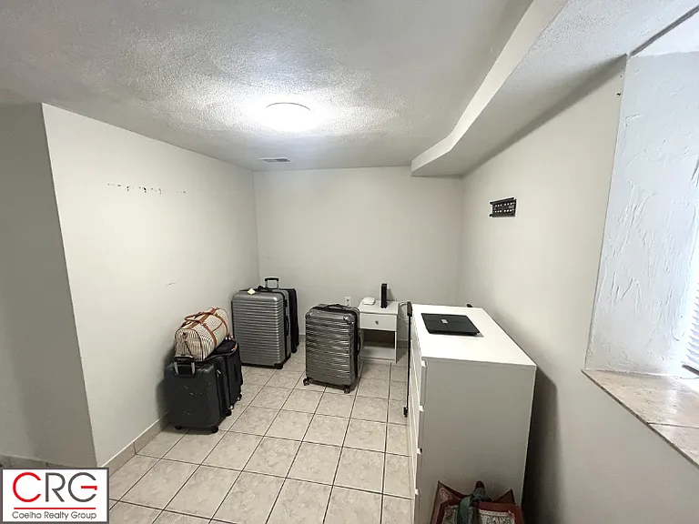 118-120 Cottage St #1B — Photo 10