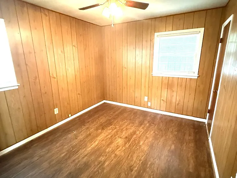 1716 Midway St — Photo 9