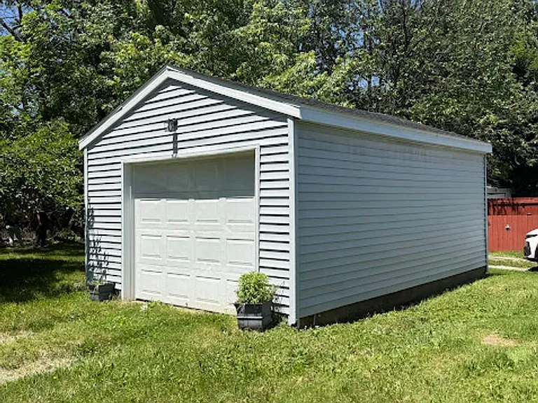 2005 Maple Ave NE — Photo 3