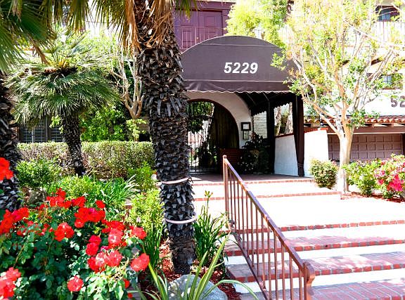2nd image of 5229 Balboa Blvd Unit 37