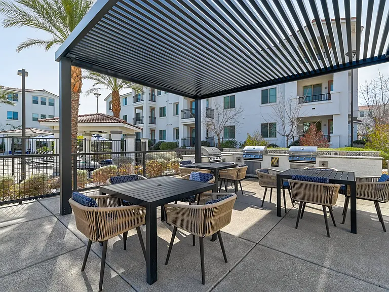 Castile Apartments — Photo 12