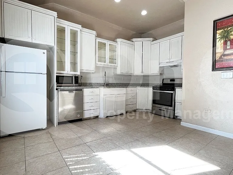 5400 Village Green Dr — Photo 10