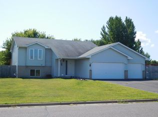 821 Joes Lake Rd SE, Cambridge, MN 55008