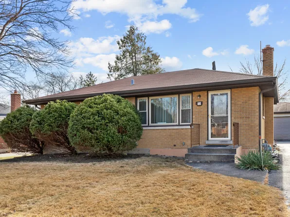 25 W 55th Pl, Westmont, IL 60559