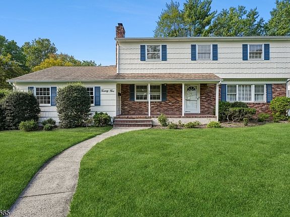 2nd image of 25 MANCHESTER DRIVE