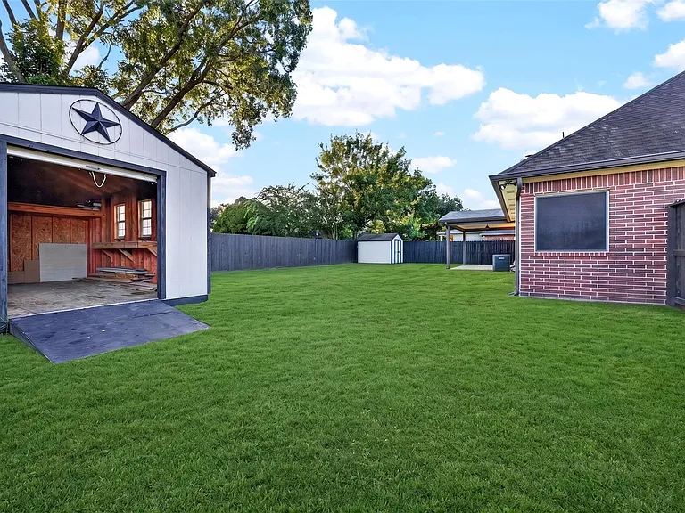 18610 Autumn Hills Dr — Photo 36