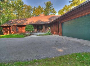 12515 Meanderline Rd, Charlevoix, MI 49720