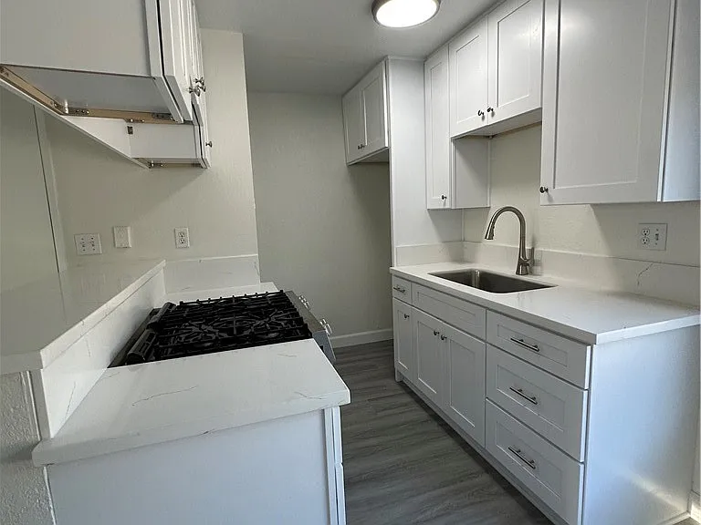 656 Lemar Park Dr #D — Photo 9