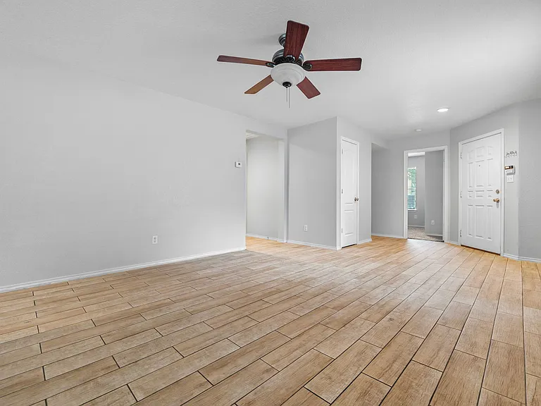 323 Amberdale Oak — Photo 6