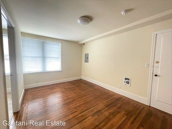 3rd image of 2146 Van Ness Ave #B