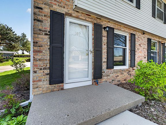 2nd image of 207 N Brookwood Dr