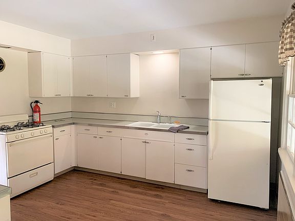 5th image of 317 S Lincolnway St