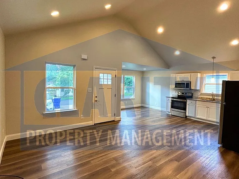 1594 Perry St SE — Photo 5