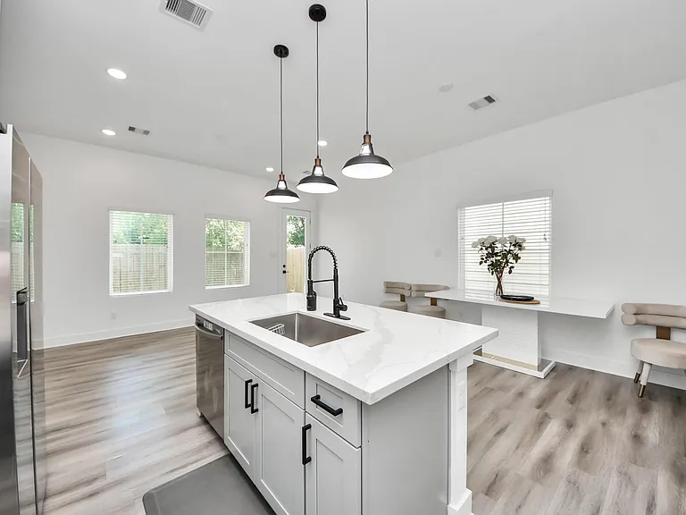318 Neyland St — Photo 16