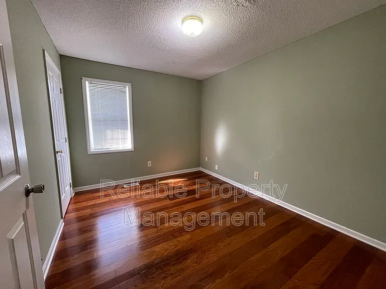 108 Patricia Dr — Photo 7