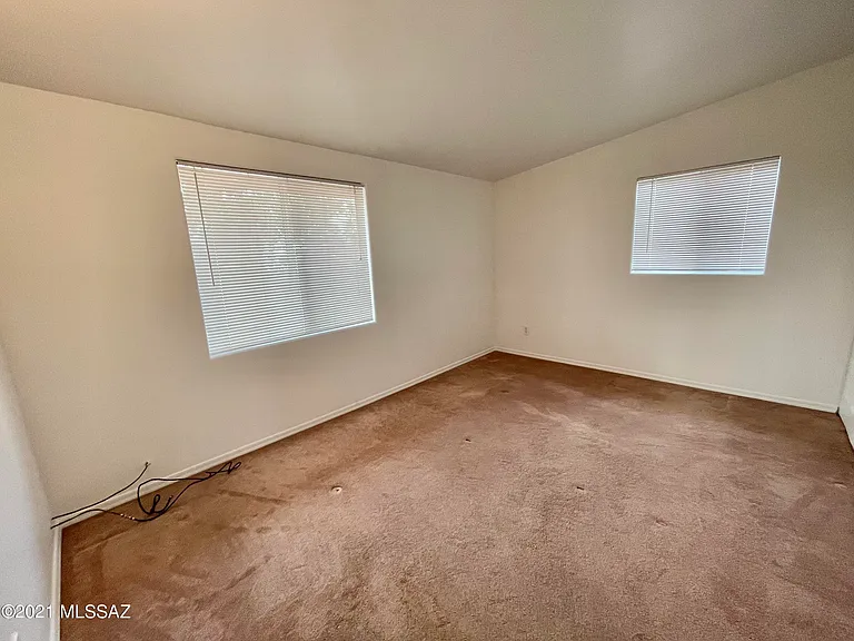 233 S Avenue B — Photo 13