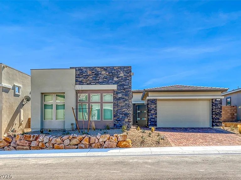 968 Woodburn Ln — Photo 1