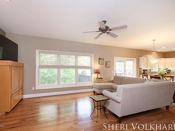 5th image of 7757 Forest Ct NE