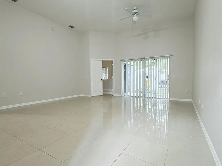 260 Crestwood Cir #12 — Photo 7
