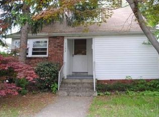 1135 Harvard Pl, Fort Lee, NJ 07024