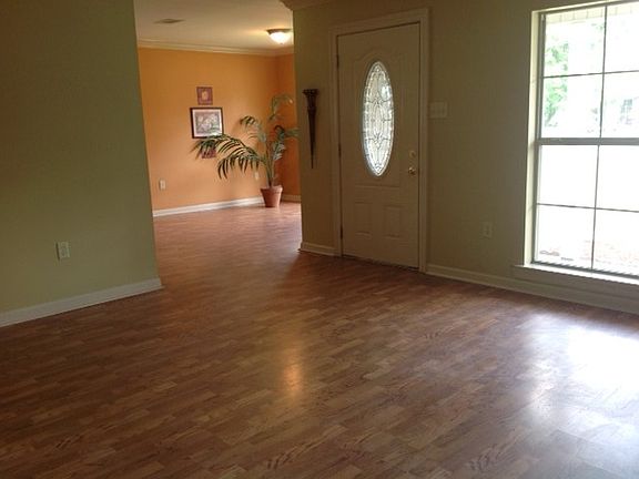 2nd image of 1523 E Silverleaf St
