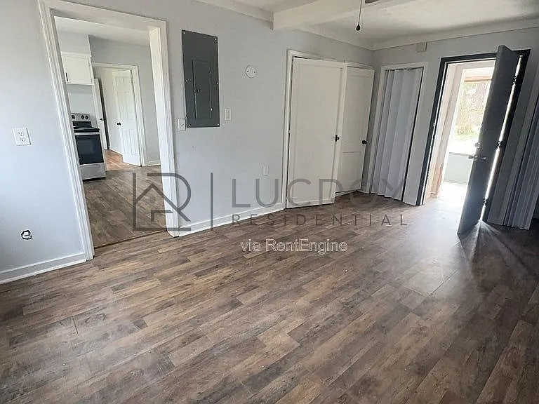 320 Lawrence Rd — Photo 11