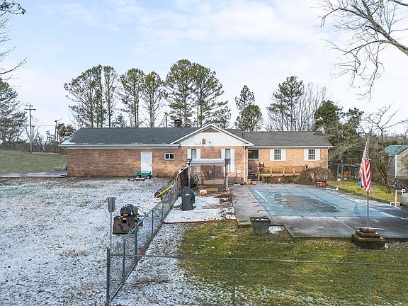 2nd image of 3004 Highland Dr NE