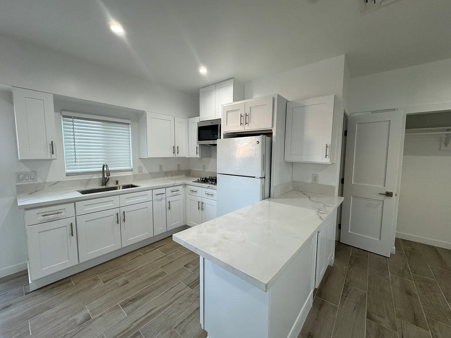 Studio, 400 sqft, $1,650 — Photo 2