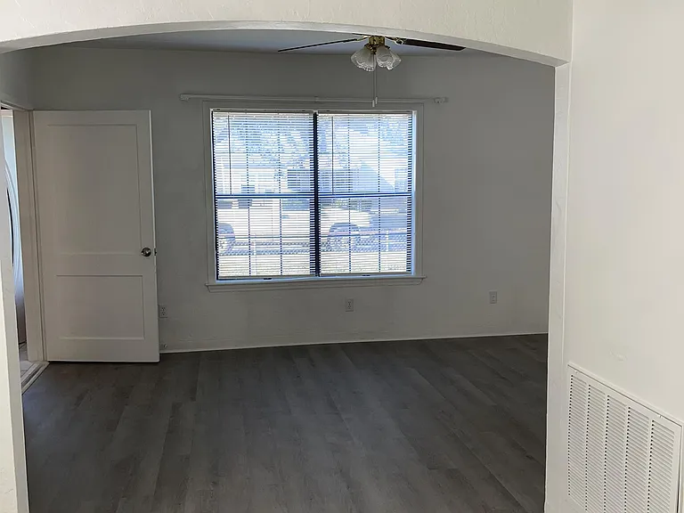 122 Brandon Ave — Photo 10