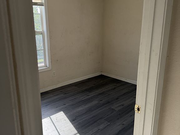 3rd image of 1116 Plaza Walk Dr