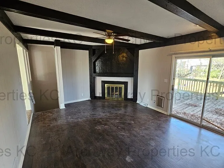 1600 W Elm Ter — Photo 5