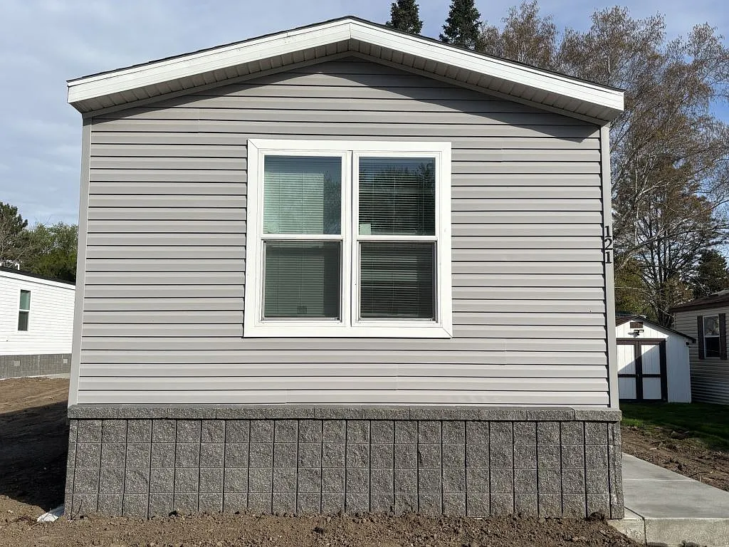 3 bed, 2.0 bath, 1216 sqft, $1,850 — Photo 1
