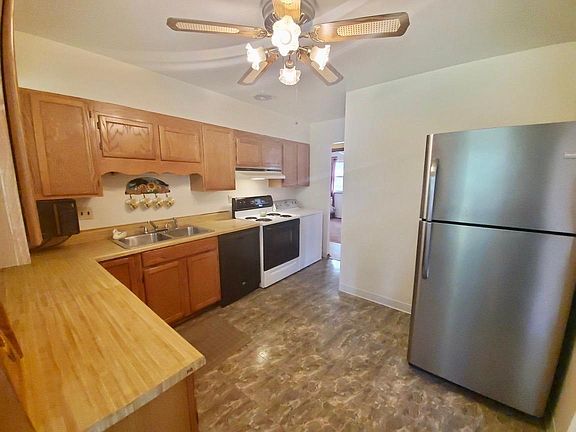 5th image of 387 Cambridge Dr