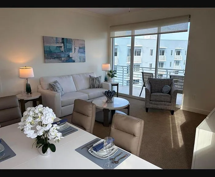 1551 N Flagler Drive Uph #11 — Photo 1